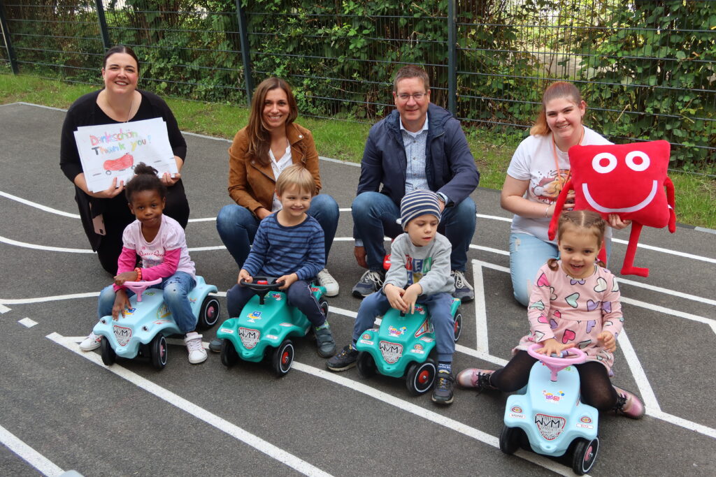 Stepke-KiTa Buchheimer Pänz_Bobby Car-Übergabe