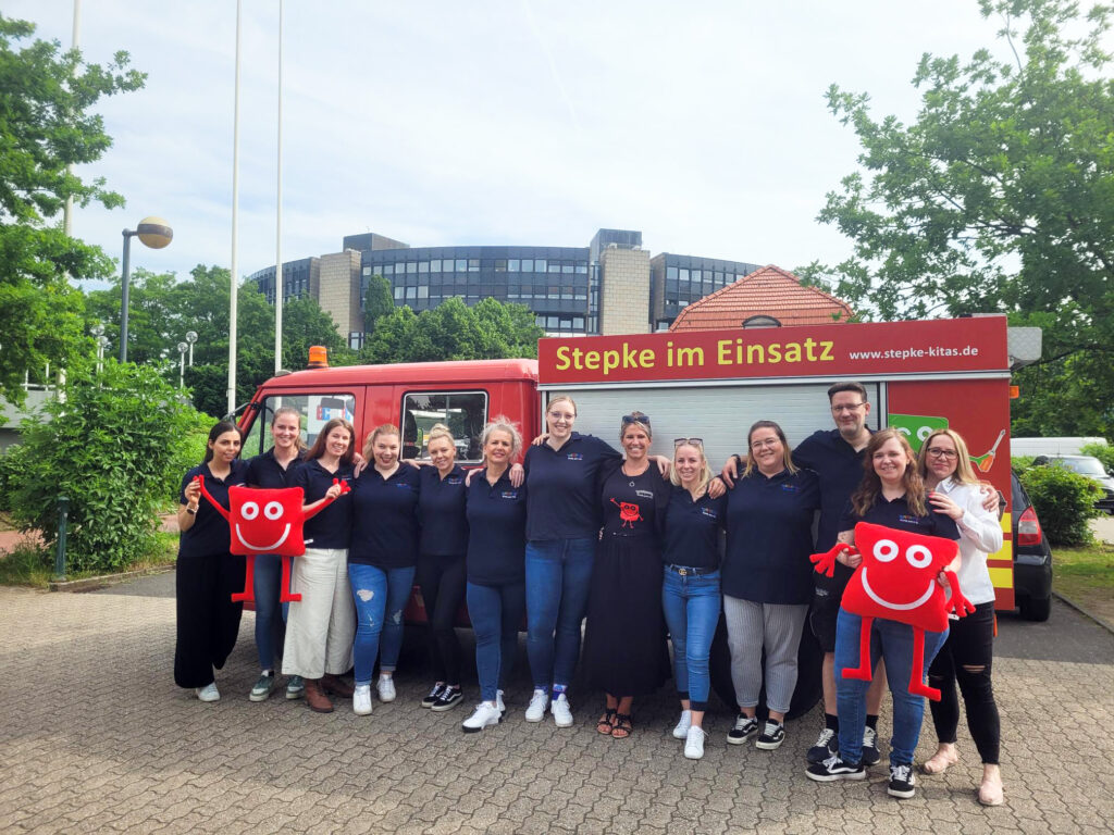 Stepke-Team_Übergabe Petition in Düsseldorf